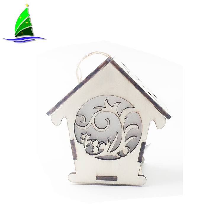 Casa de madeira com luzes LED Orn Wood House with LED Lights Orn