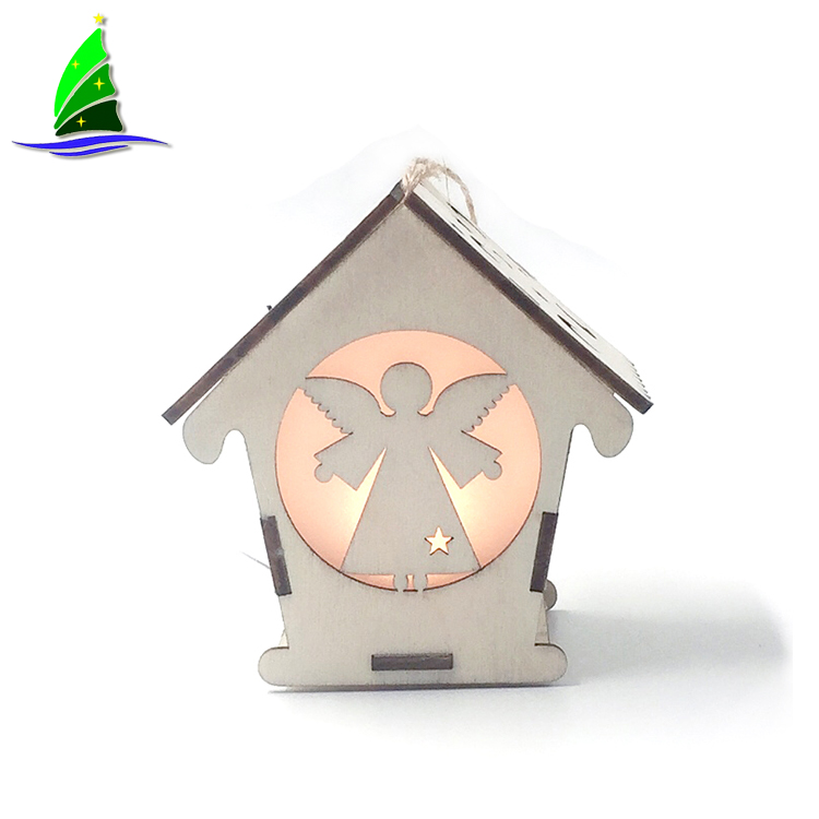 Casa de madeira com luz LED Wooden Hanging House with LED Light