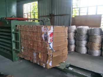 EPM80 PLC Kawalan Manual Belting Plastik Horizontal dan Baler Straw