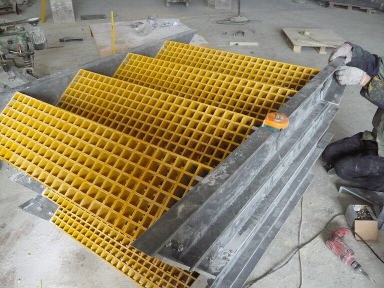 FRP Stair Treads/ Stairstep, Fiberglass Stair Cover/GRP Molded Gratings