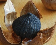 ail noir gousse seule solo ail noir black garlic single solo clove black garlic