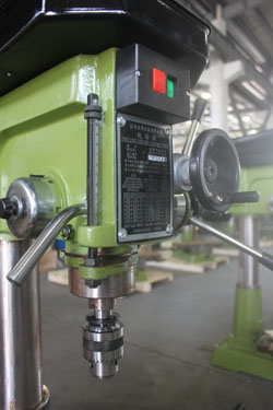 Vertical Universal Drilling and Milling Machine with High Precision (ZX7025)