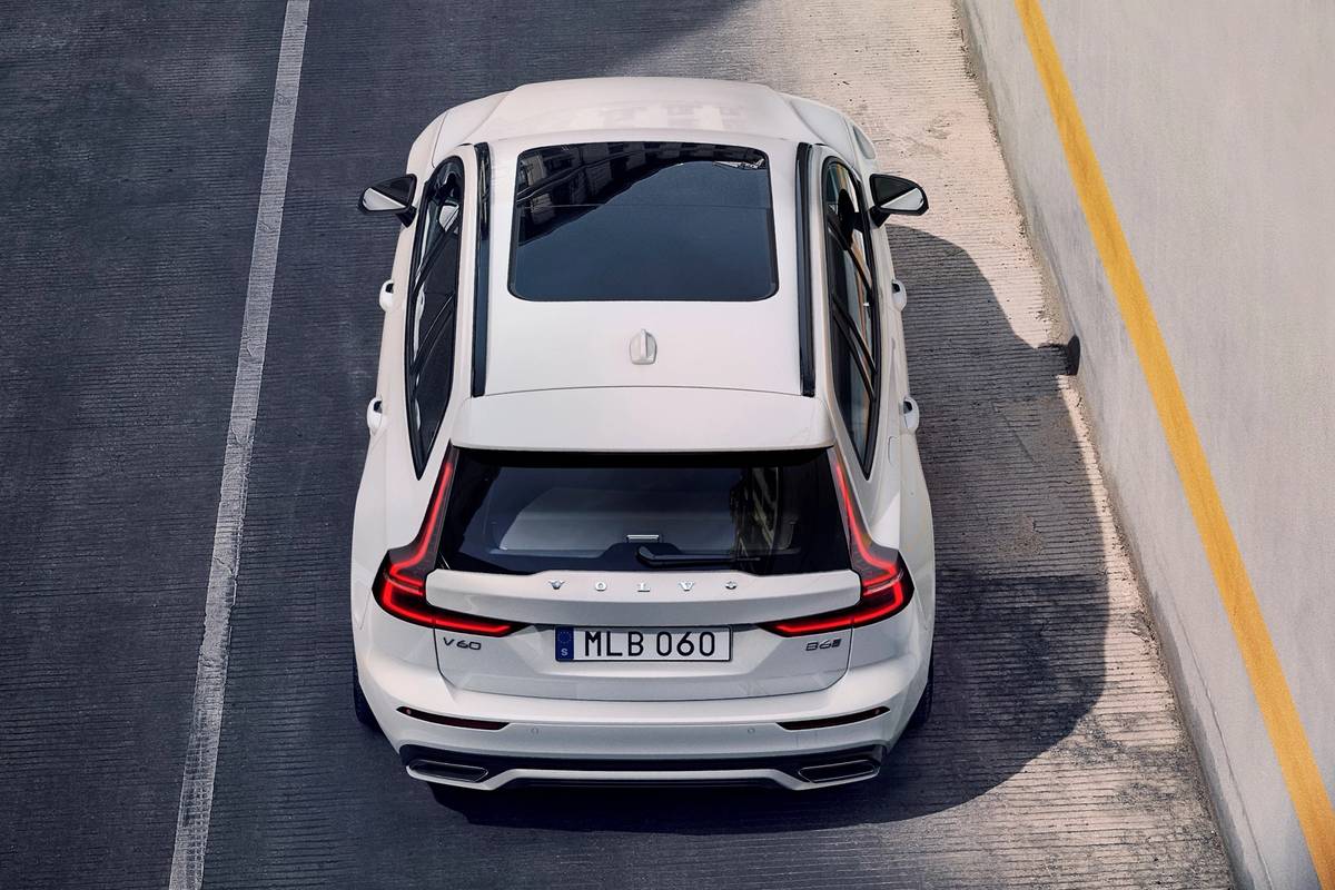 2021 Volvo V60 Panoramic Moonroof | Gambar pabrikan