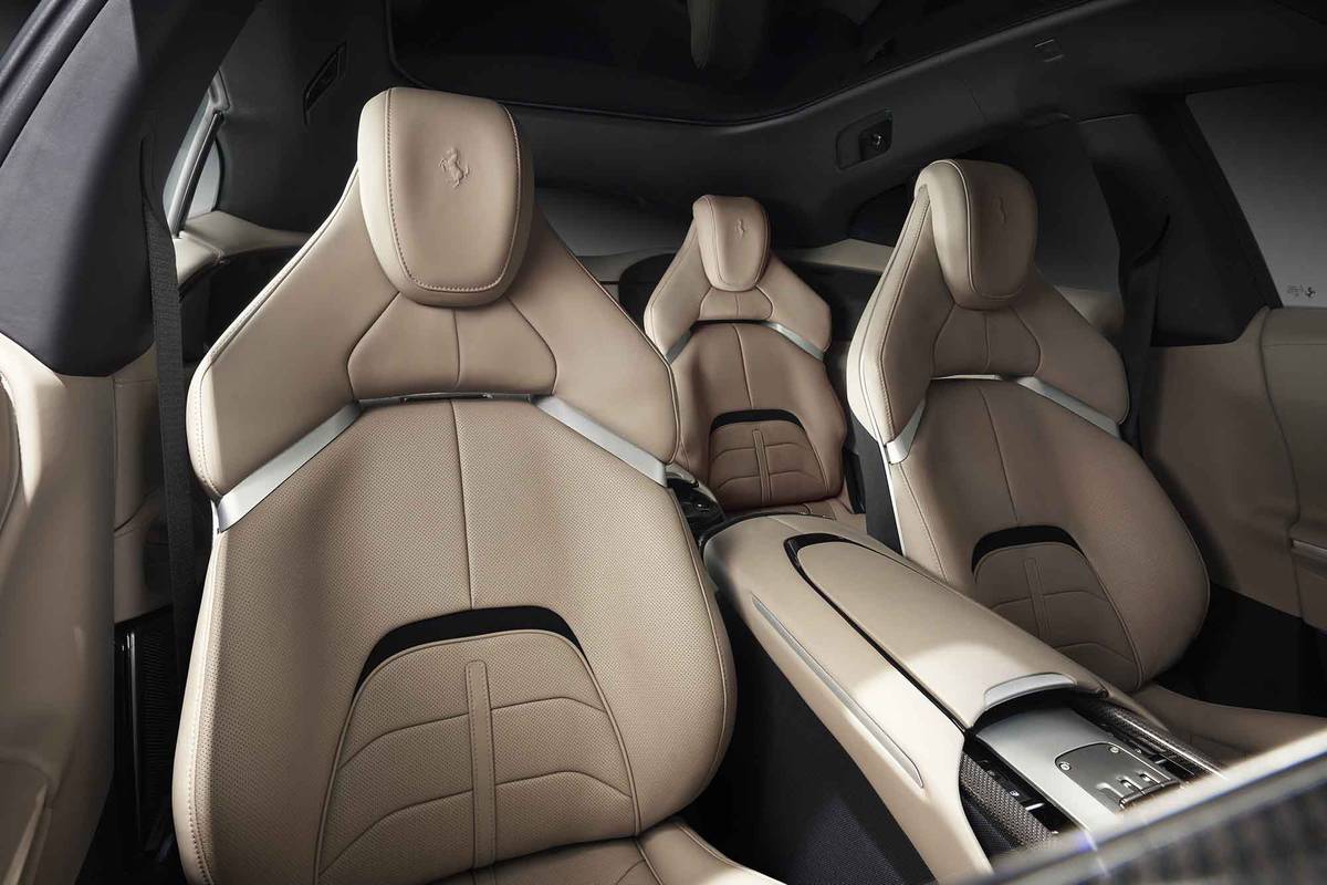 ferrari-purosangue-2023-interiör