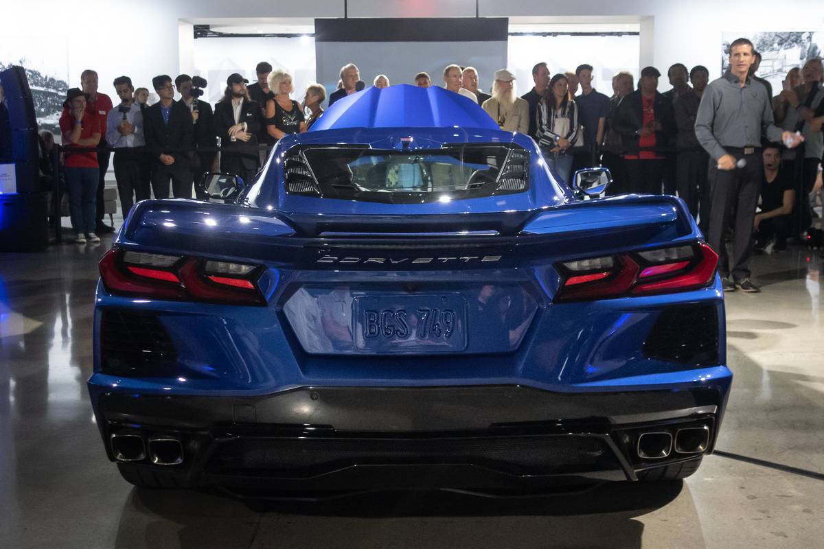 Chevrolet-Corvette-2020-01-Blue-exteriör-rear.jpg