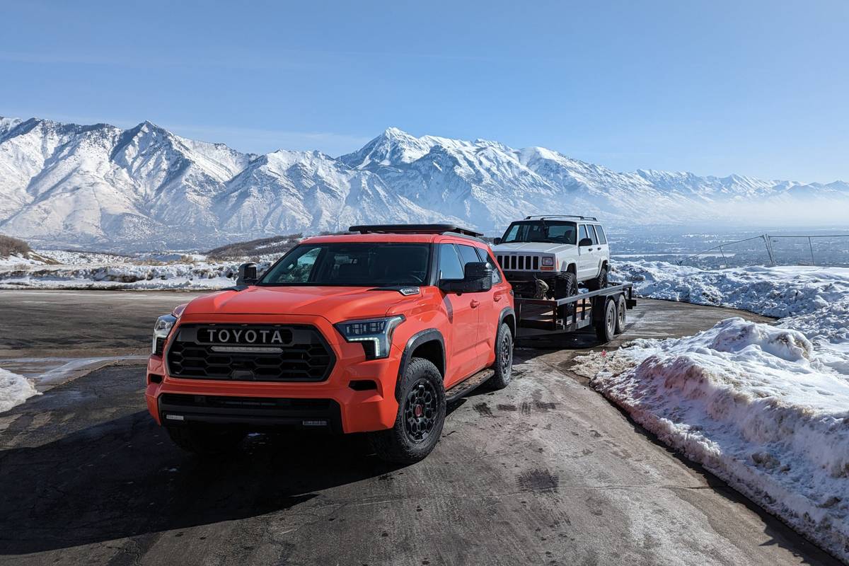 Toyota-Sequoia-TRD-PRO-2023-01-exteriör-front-vinkeltäckning