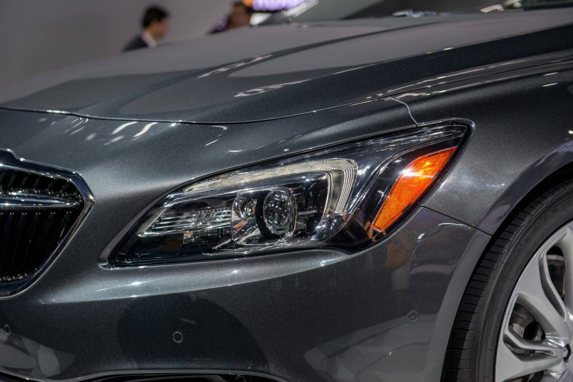17buick_lacrosse_as_sp_10.jpg