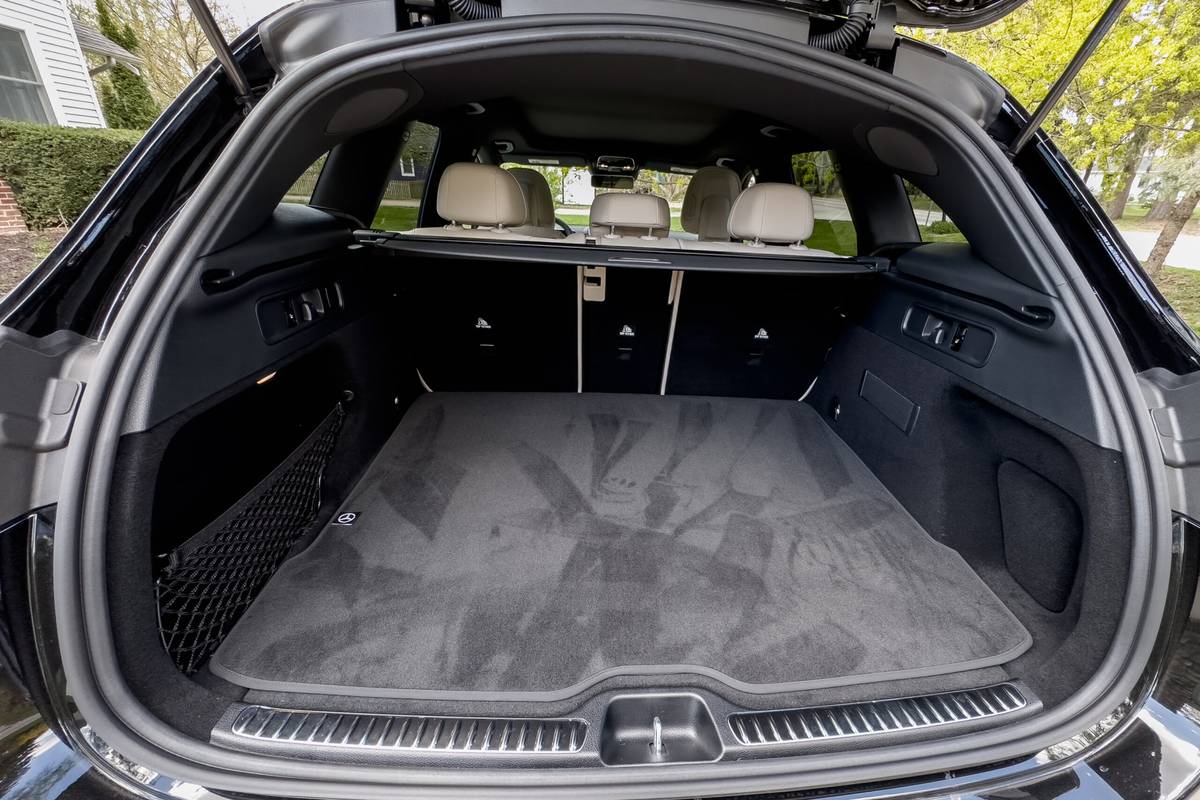 mercedes-benz-glc-300-2023-22-interior-cargo