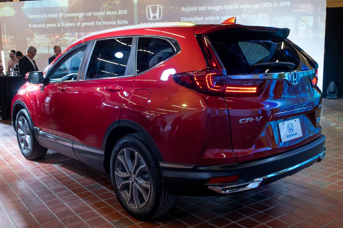 Honda-Cr-V-Hybrid-2020-09-vinkel-exteriör-REAR-RED.JPG