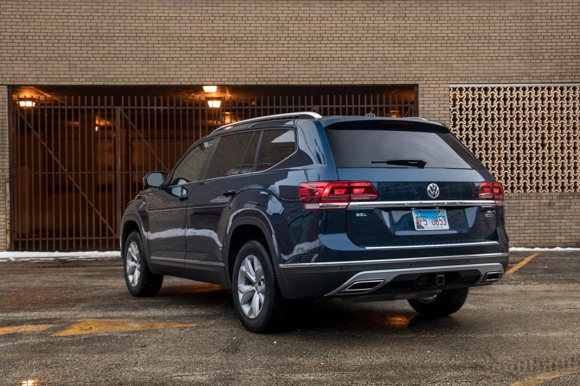 06-Volkswagen-Atlas-2018-Blue-Exterior.jpg