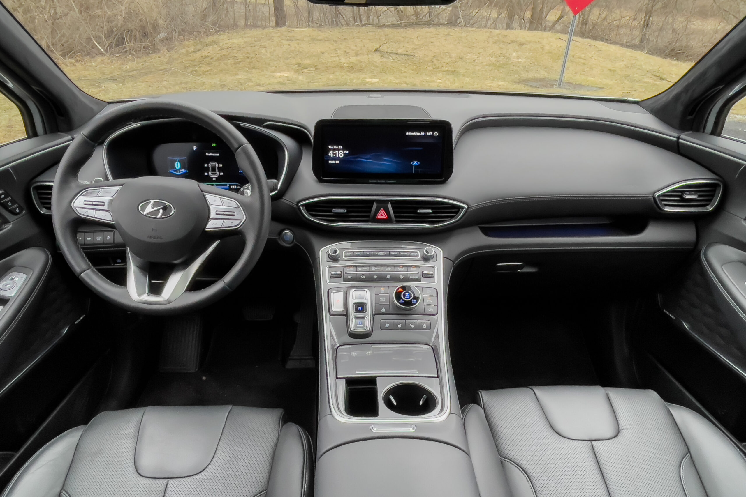 hyundai-santa-fe-calligraphy-2023-09-interior-front-row