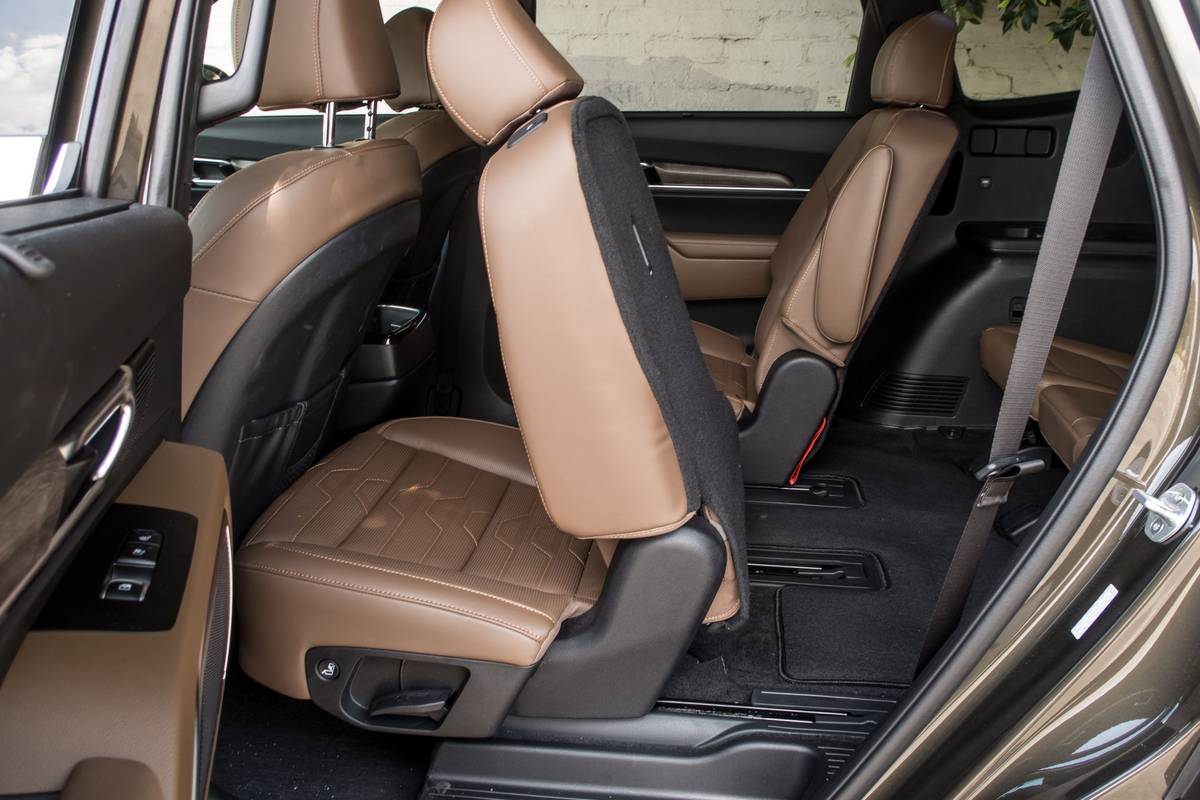 35-kia-telluride-2020-interior--third-row-access.jpg