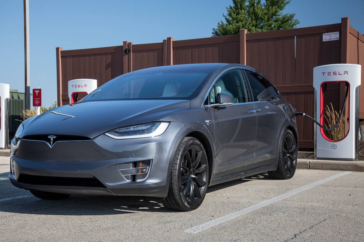 La semaine à Tesla News: Accélération involontaire prétendue, Michigan Sales Settlement Nigh et Cybertruck T-shirts