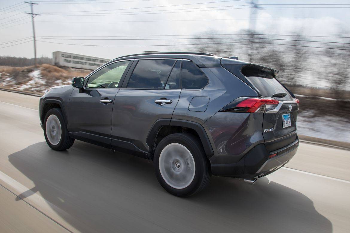 02-TOYOTA-RAV4-2019-AGLE-DYNAMISK-EXTERIAL-GREY-REAR.JPG
