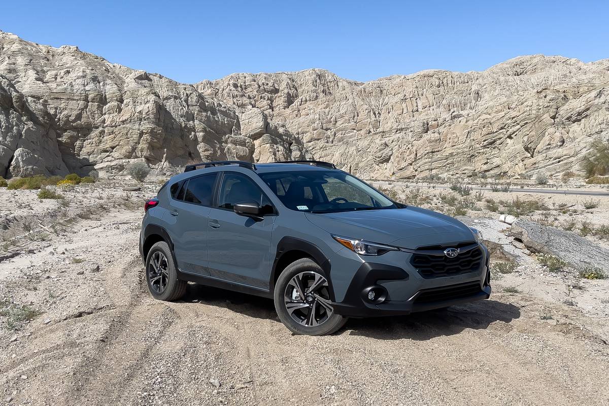 subaru-crosstrek-premium-2024-03-exterior-front-angle