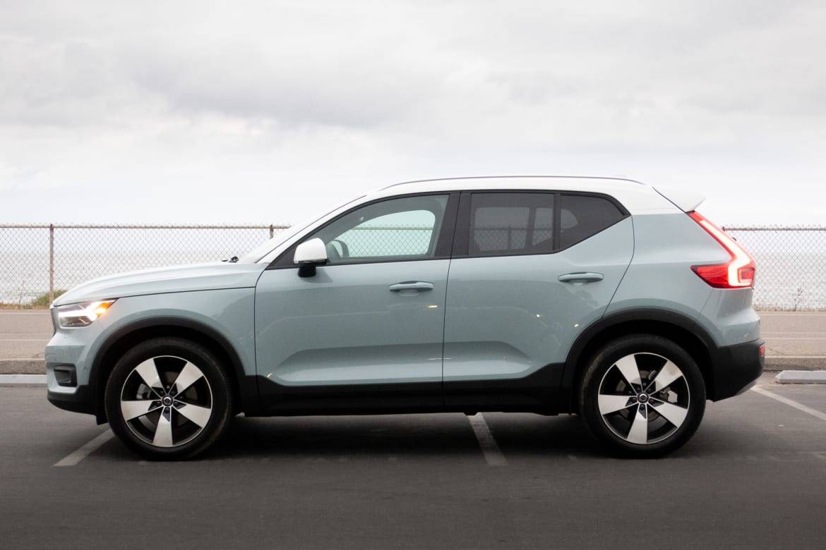 02-VOLVO-XC40-2019-BW.JPG