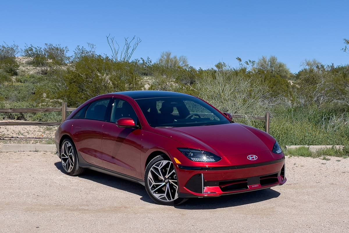 hyundai-ioniq-6-limited-2023-01-exterior-front-angle