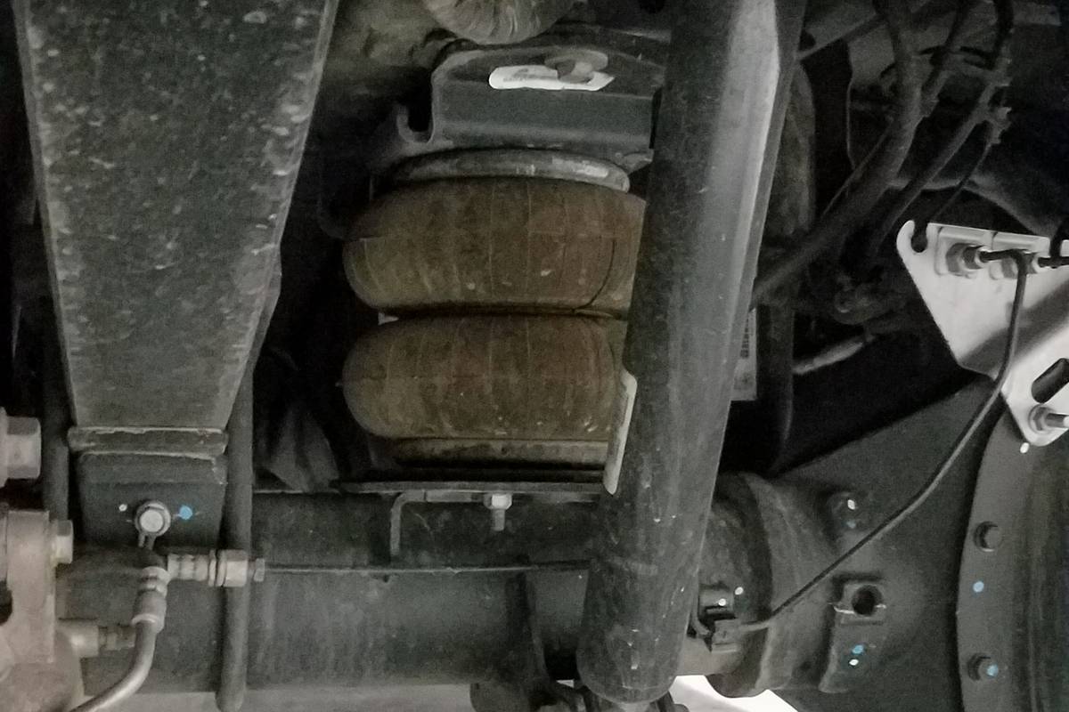 RAM-3500-DUAL-2019-09-Exteriör-silver-underhållare