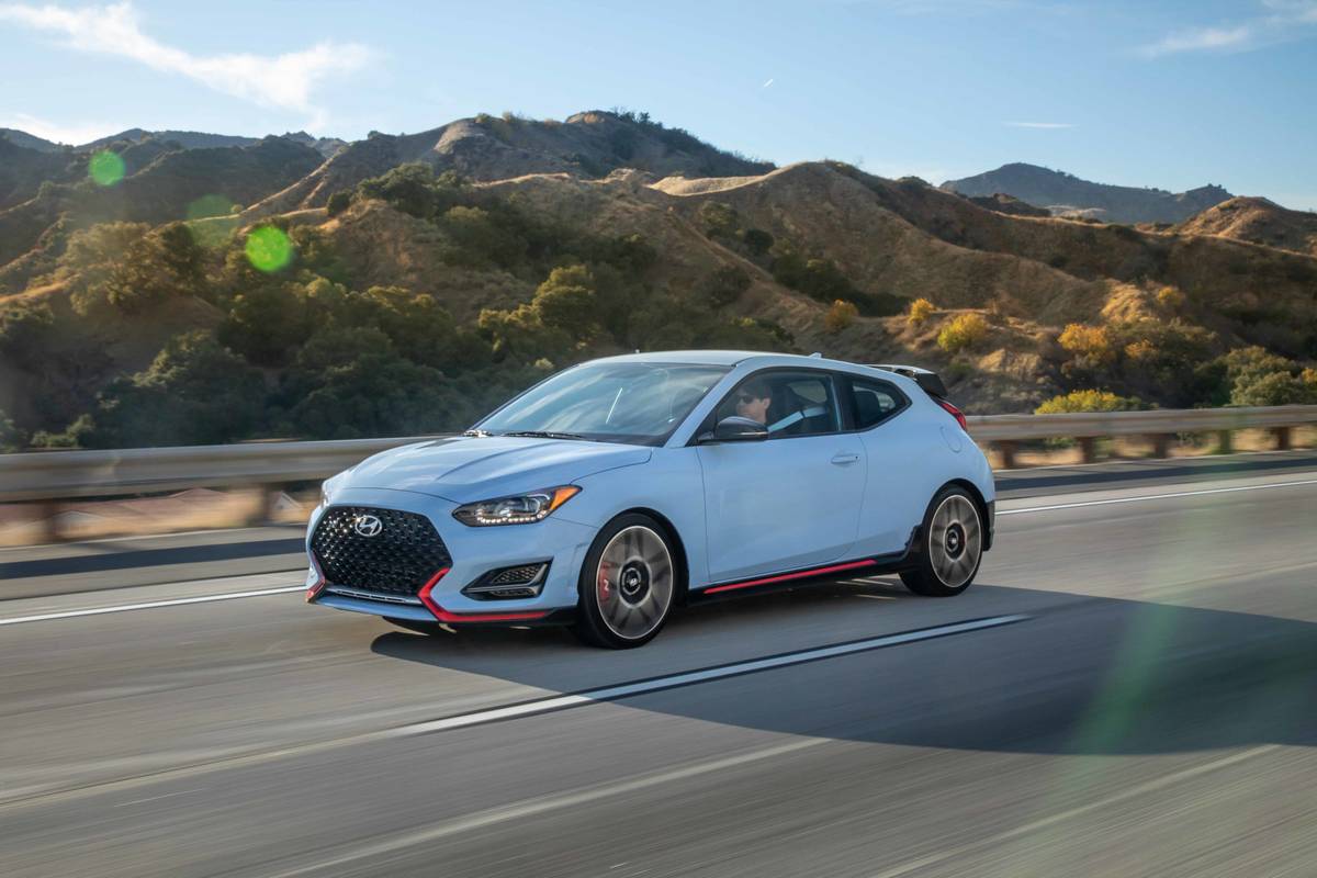 Hyundai-Veloster-N-2020-01-vinkel-blå-dynamisk-exteriör-front-Mountain.jpg