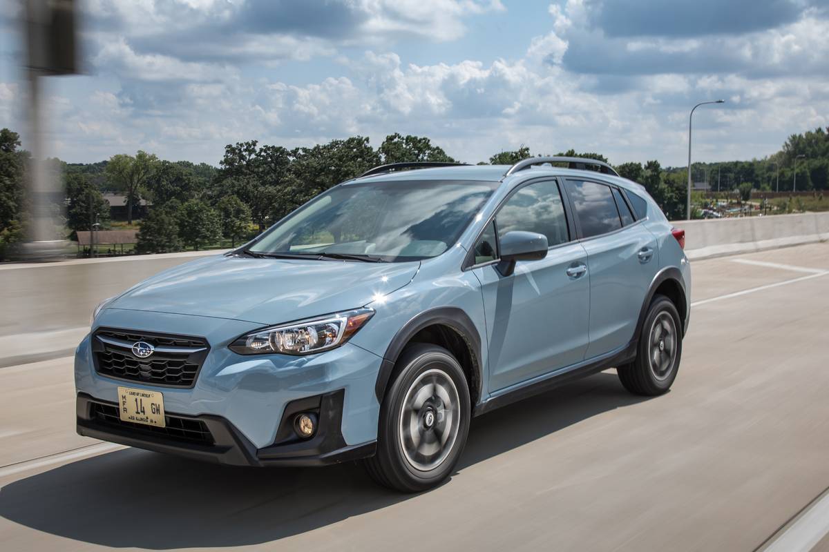 04-Subaru-CroStrek-2.0i-Premium-AWD-2018-vinkel-Blue-Dynamic-Exteriör-front.jpg