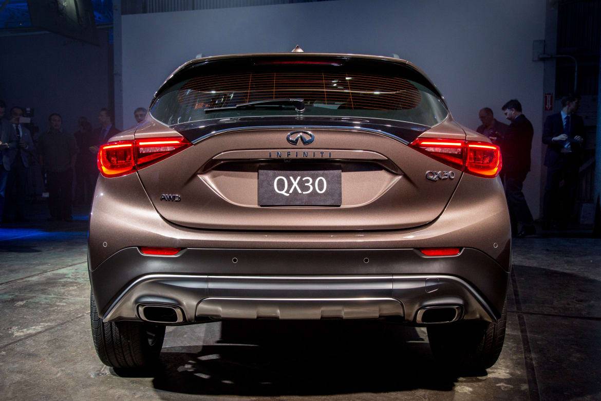 17infiniti_qx30_as_ac_13.jpg