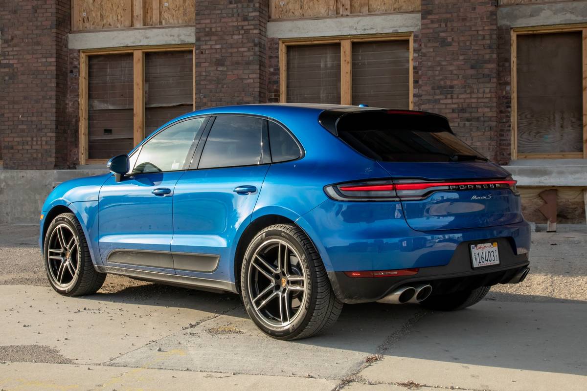 porsche-macan-2020-10-angle--blue--exterior--rear.jpg