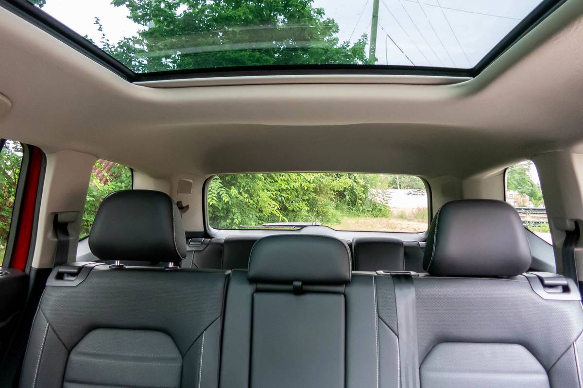2021 Volkswagen Atlas Panoramic Moonroof | Foto oleh Joe Bruzek