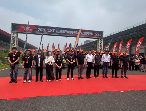 Carnaval cultural de motocicletas CST Cheng Shin Tire 2026: SCOYCO debuta con engranajes de carreras de alto rendimiento
