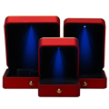 Hanhong Großhandel Custom Plastic Spray Lacked Schmuck Verpackung Box Quadrat Luxus Halskette Ring Red LED Juwely Box1