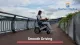 Caricature handicapée en fauteuil roulant électrique pliable