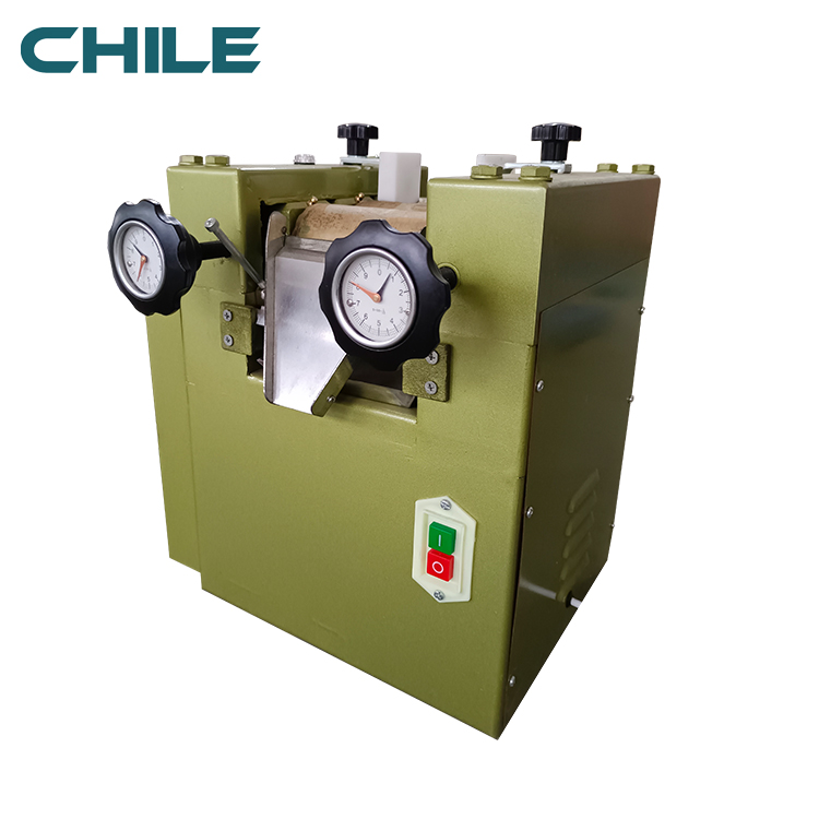 CSG65 three roller mill with material