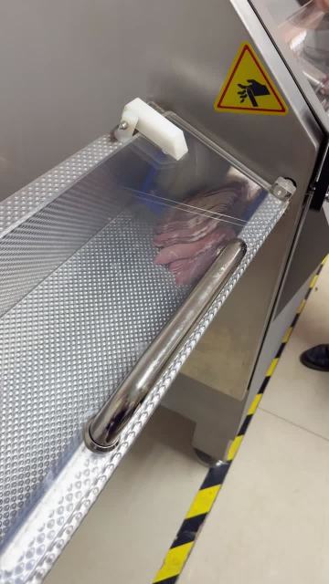 Medium-sized cutting machine