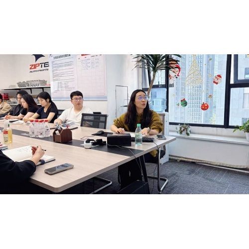 Практыкаванне альтруістычнага мыслення для паглыблення абслугоўвання кліентаў: бізнес-аддзел Ziptek праводзіць сустрэчу па падтрыманні адносін з кліентамі