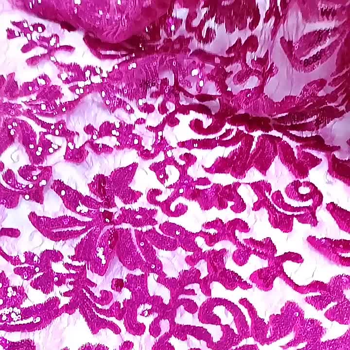 Fuschia Sequin Broidered Fabric pour robe