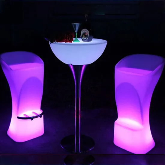 Mesa de bar redonda elegante com iluminação elegante para jantar1