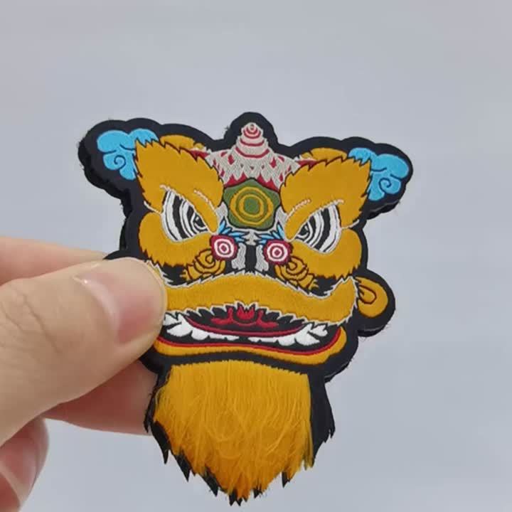 Tampalan tenunan ciri budaya tarian singa