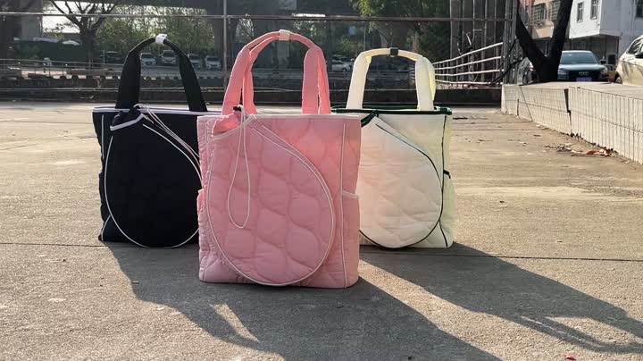 Q24-38 tennis bag