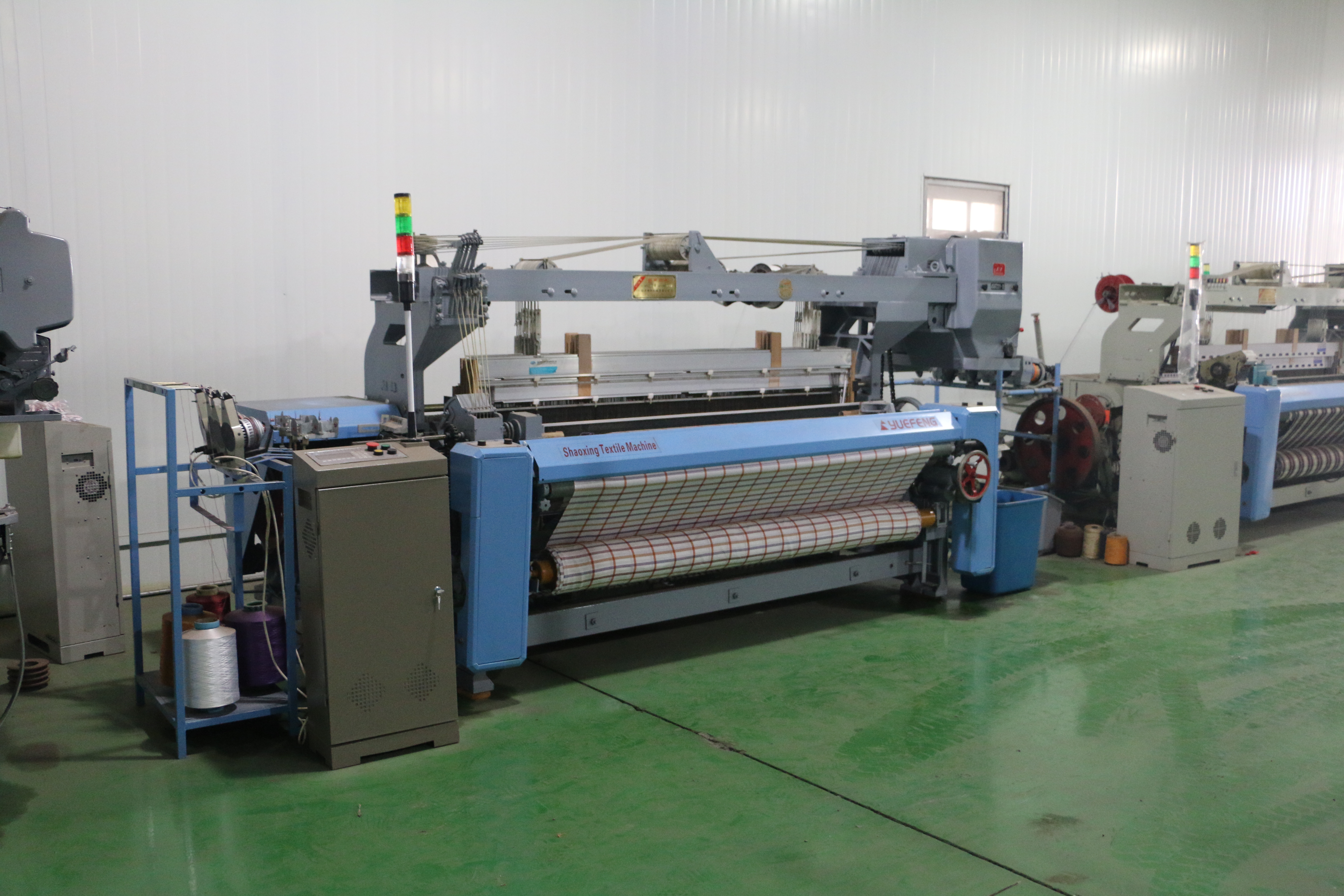 SJ736B RAPIER LOOM FUNCIONANDO EN LA FÁBRICA DEL CLIENTE 