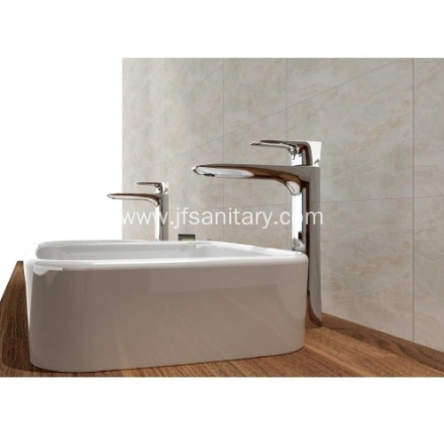 Yükseltme Banyo Alanları: Duş başlıklarında yenilikler, duvara monte musluklar ve krom havza muslukları