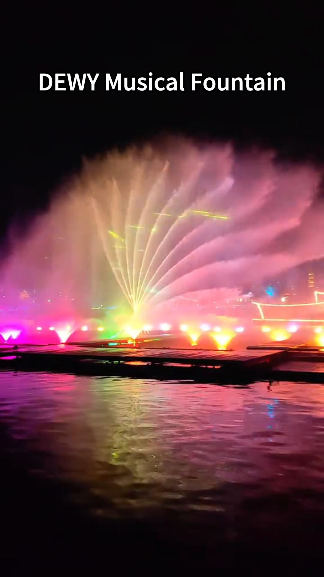 Fonte de piscina flutuante com luzes