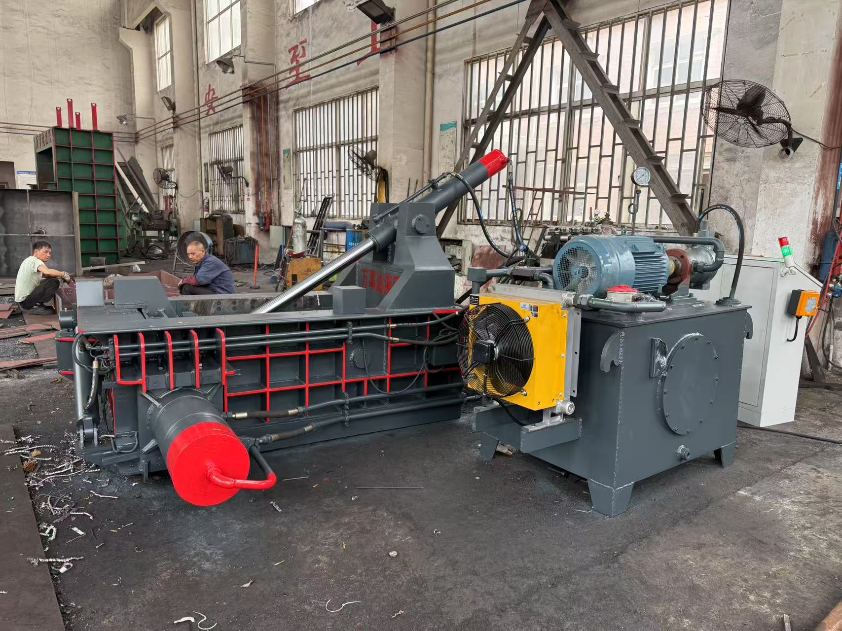 Braçadeira de metal hidráulico