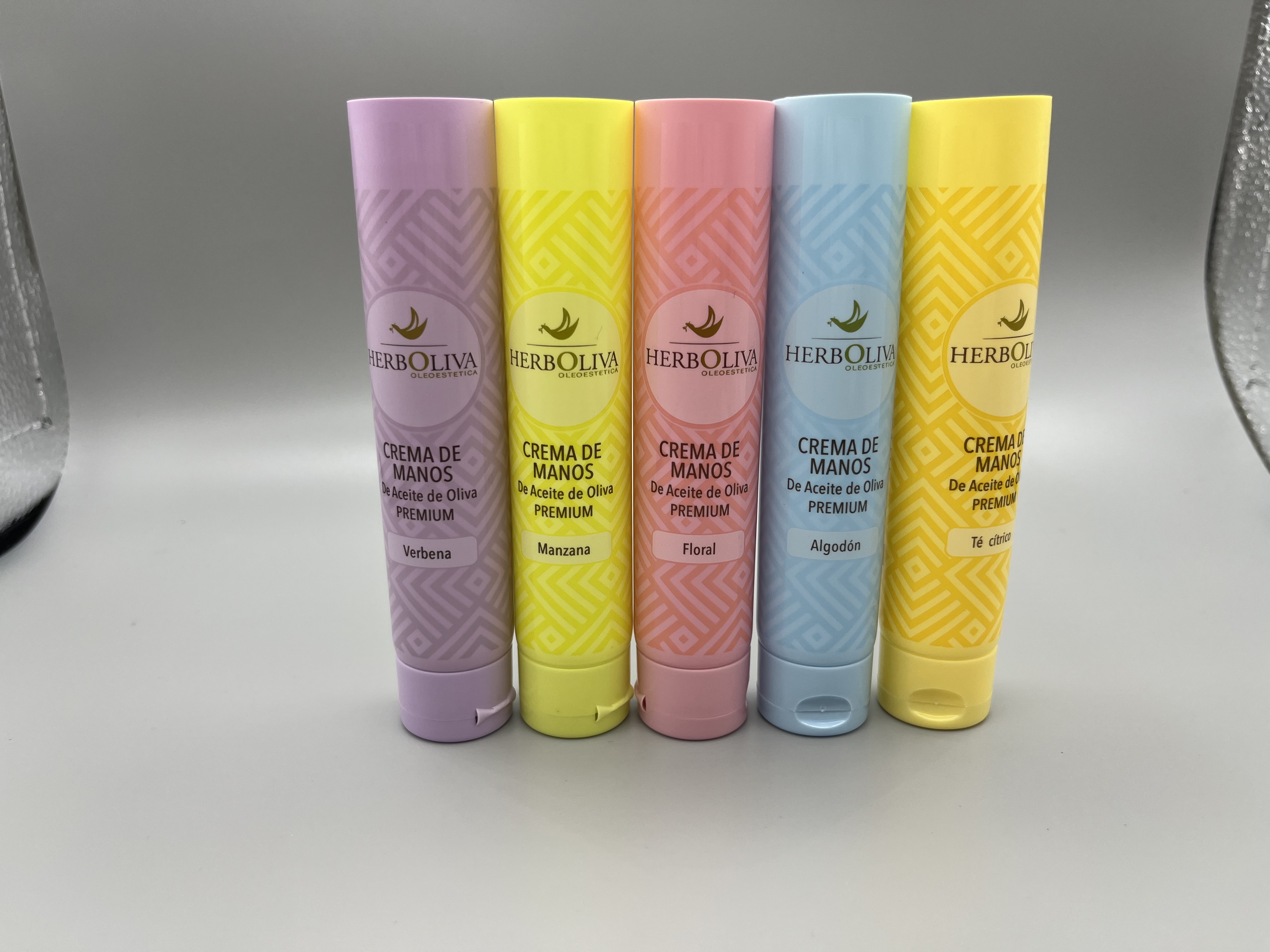 different colors slim lotion tube