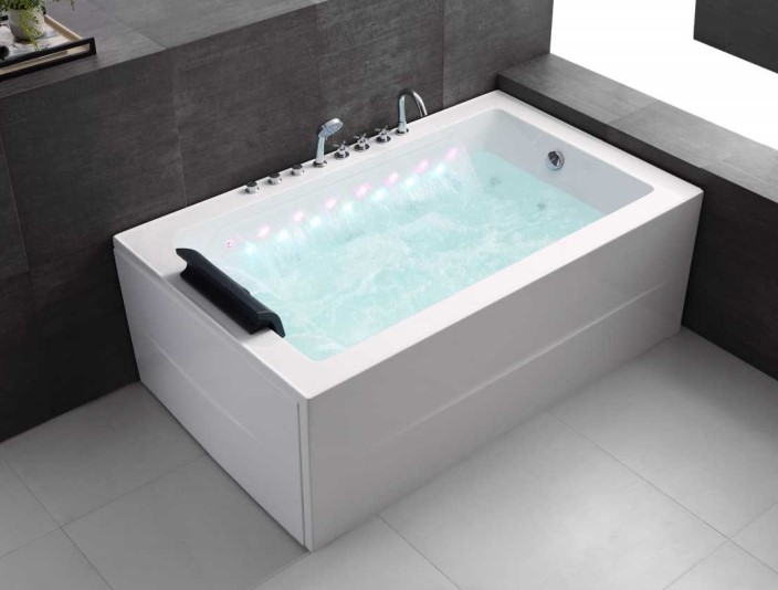 Skirted Soaking Tub