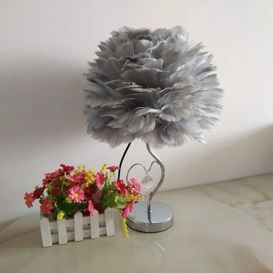 Lâmpada de mesa de ala de coração de ganso elegante para sala de estar1