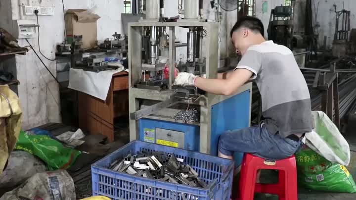 סדנת סוגריים של מדף מתכת