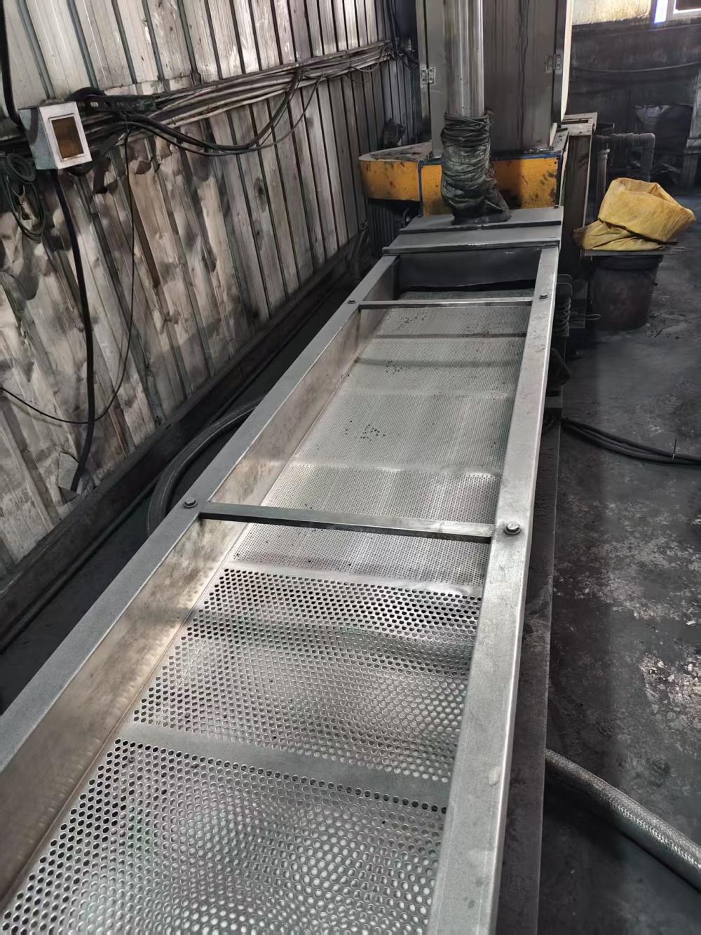 Particle screening machine