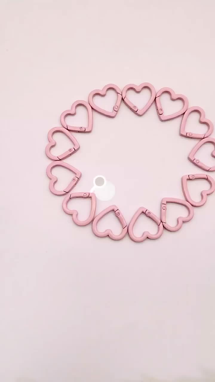 Hak z karabinkiem w kształcie serca