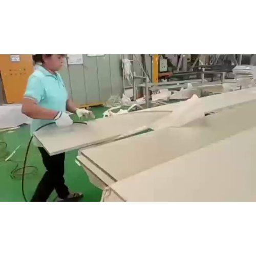 Ligne de production d'effet bois pour panneaux de meubles