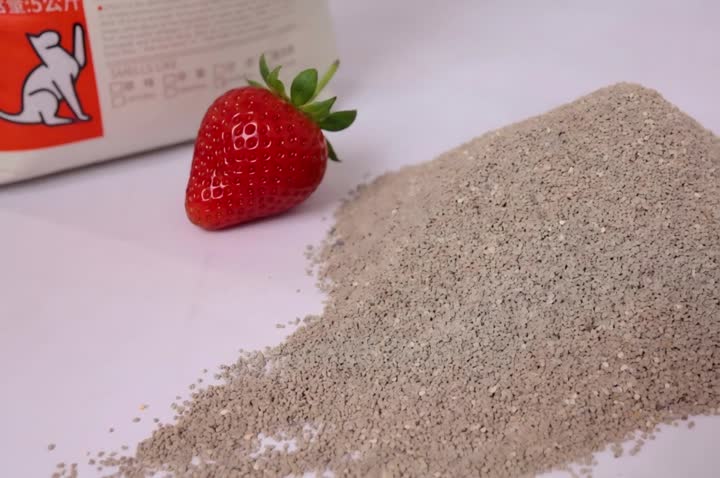 স্ট্রবেরি সুগন্ধি ডিওডোরাইজিং রঙিন বল Bentonite বিড়াল লিটার