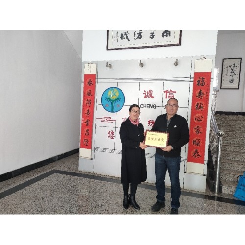 Zhang Fuqun, gerente general de Yongfu Textile Machinery, recibió el título de "Emprendedor de amor"